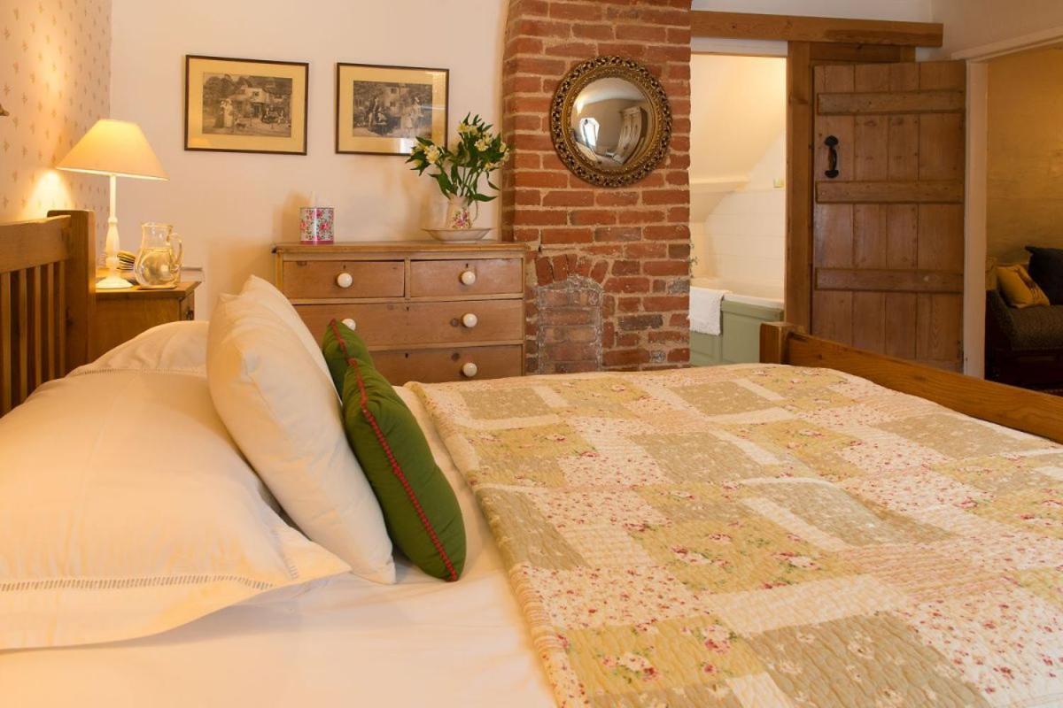Wren Cottage, A Very Cosy Historic Coastal Cottage In A Pretty Little Village Wickham Market Екстериор снимка